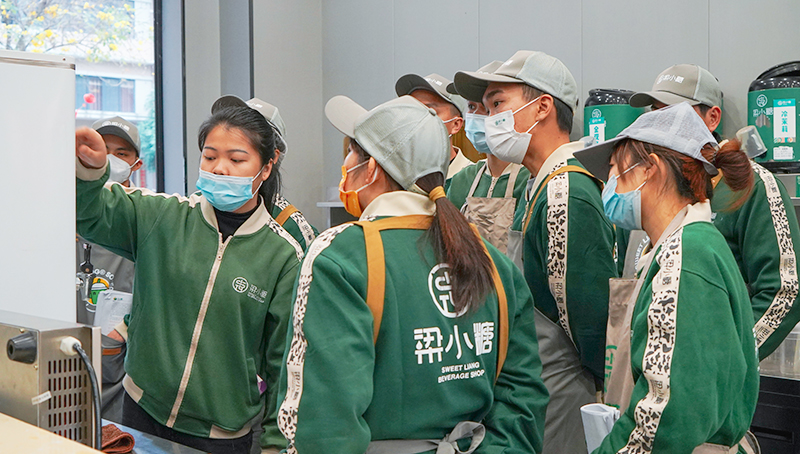 梁小糖加盟到底好不好？总部团队多年来深耕茶饮赛道，用心做好每一杯奶茶